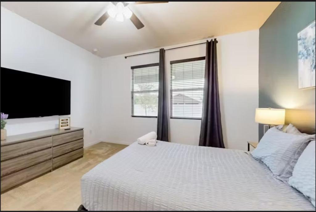 Beautiful House Near Disney view 3