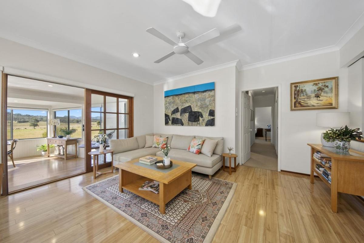 Maranda Country Estate 5 Bedrooms with Pool, Spa & EV