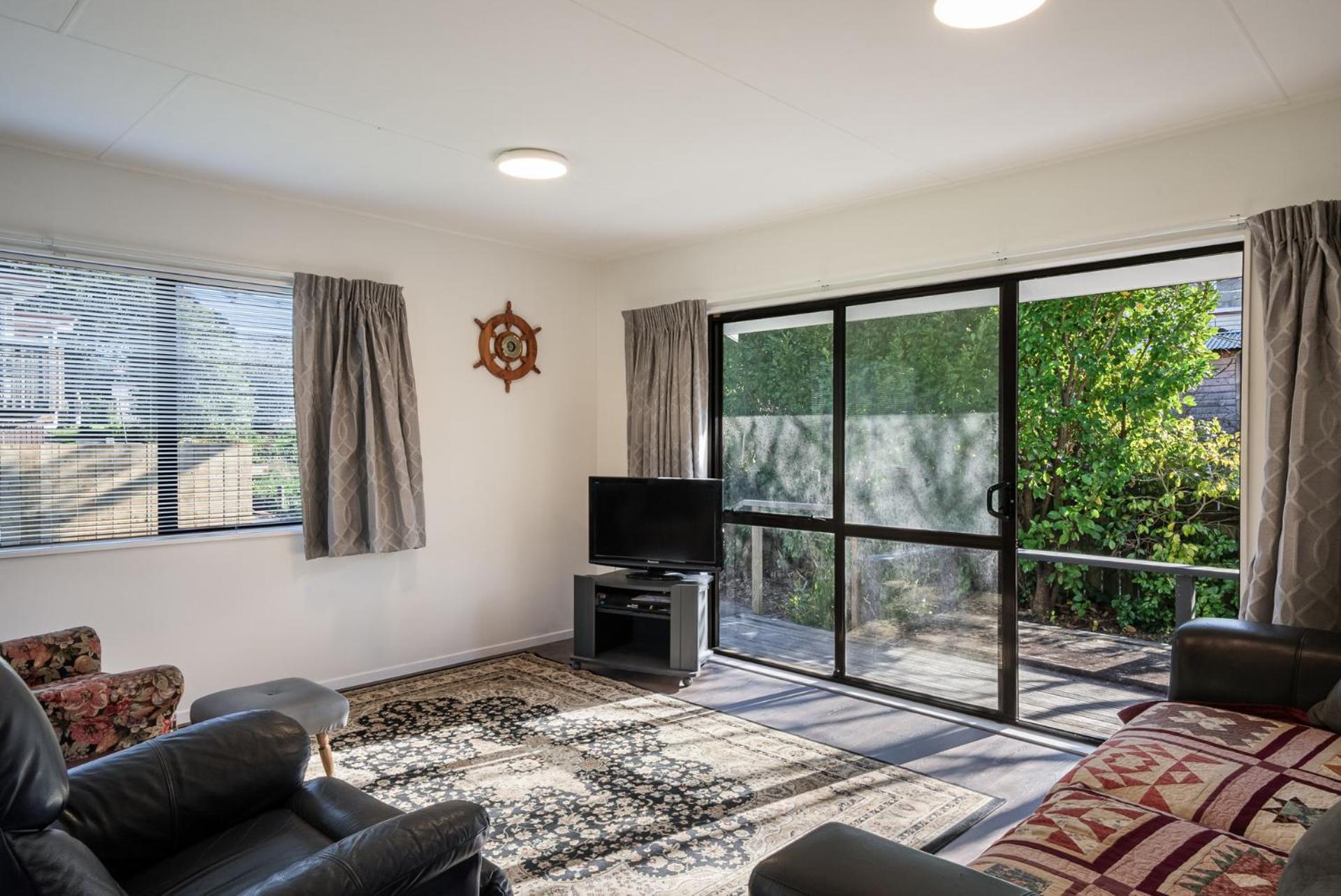 Dale Sanctuary - Raumati South Holiday Home view 3