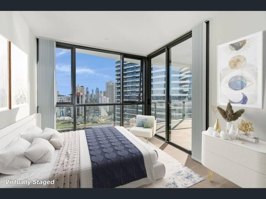 Ocean views in the heart of Broadbeach!
