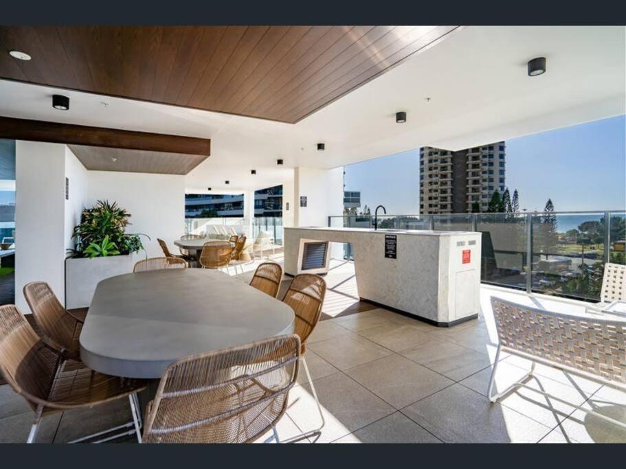 Ocean views in the heart of Broadbeach!
