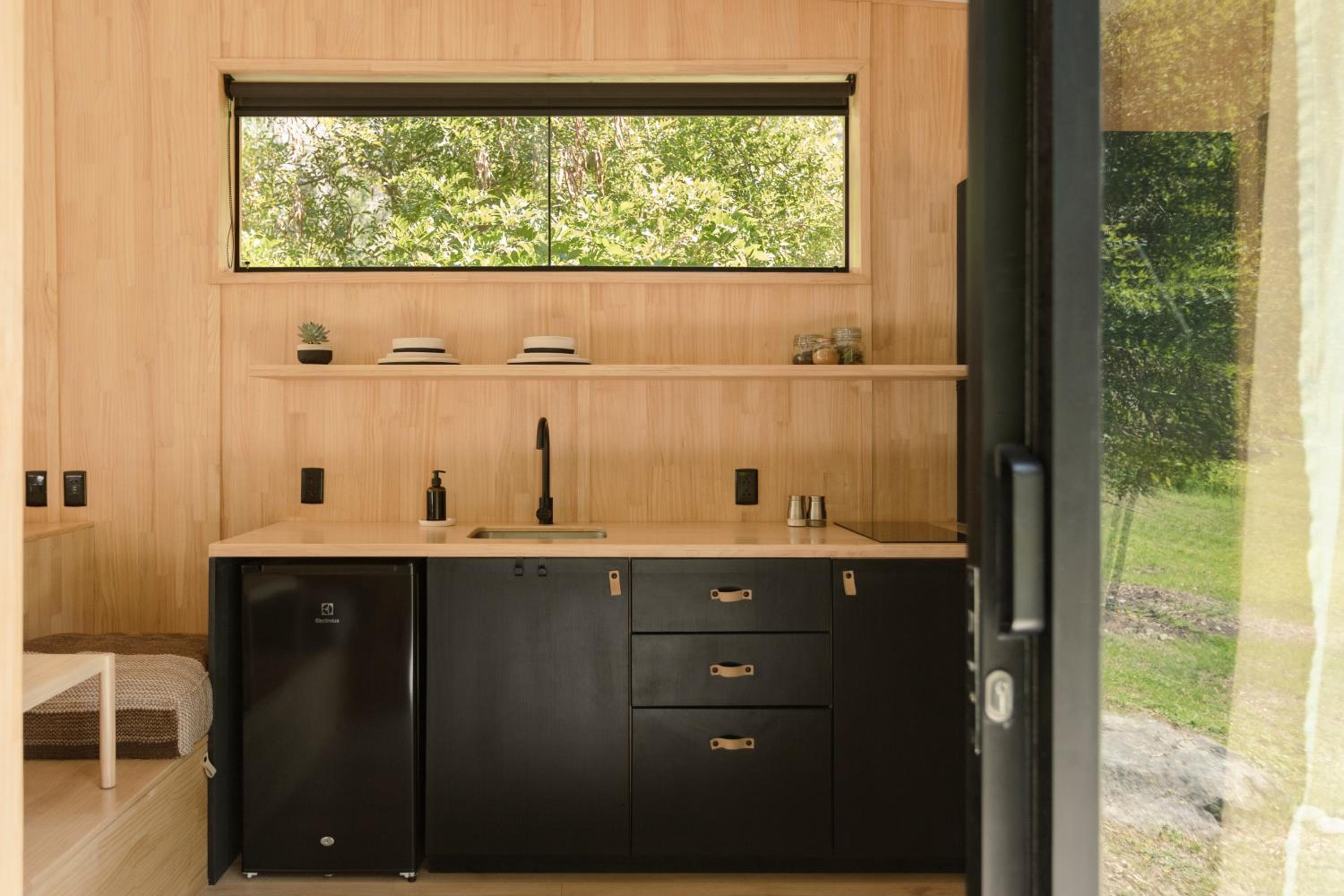 Earth Tones - Cozy, Intimate Haven with Bedside Mountain View view 2
