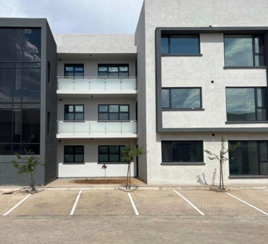 Urban Awe Apartment- Setlhoa