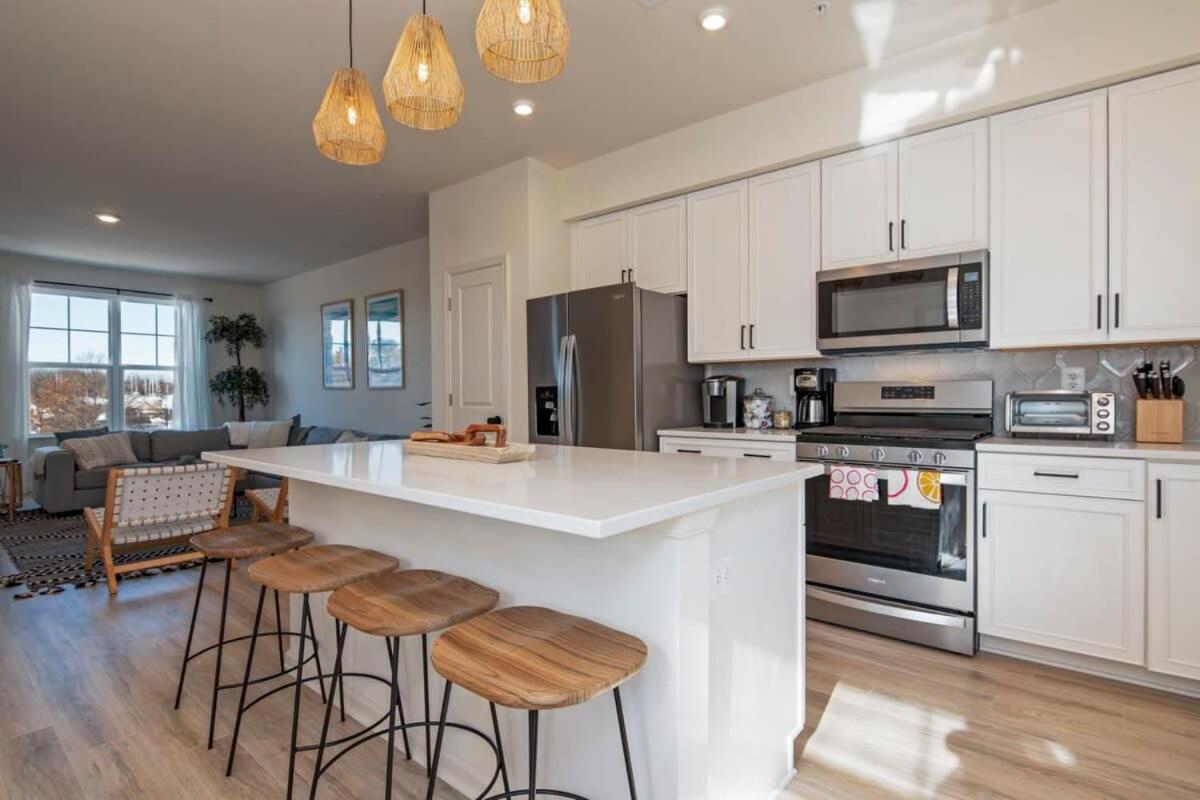 New Intown Waterfront Townhome wPool & Location view 3