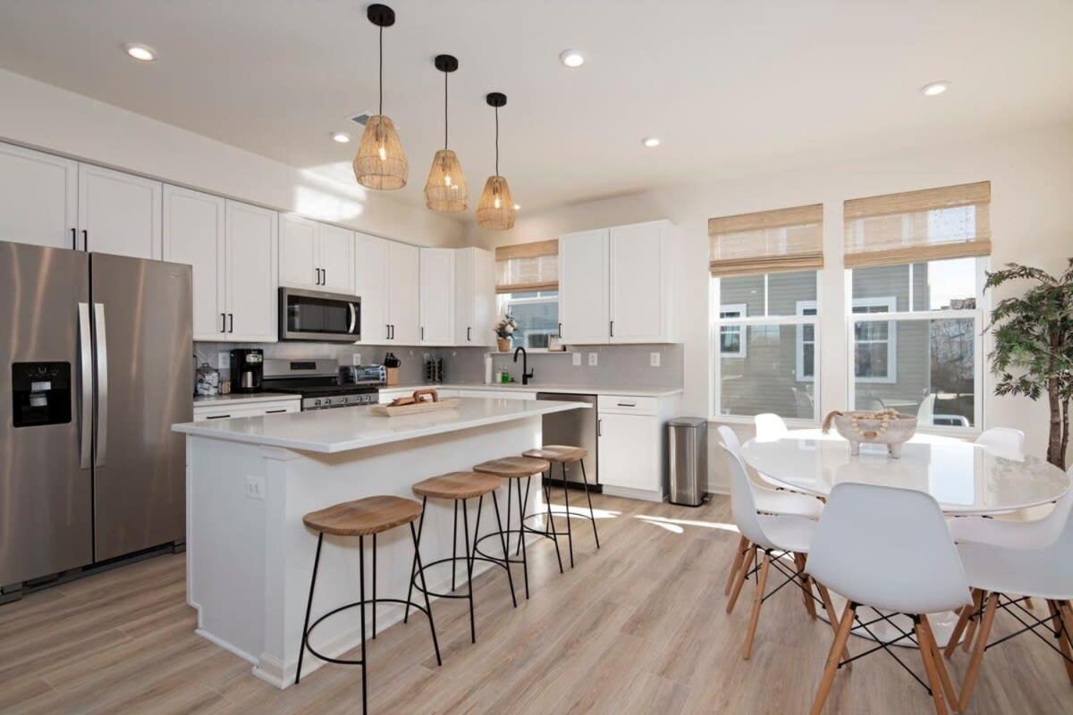 New Intown Waterfront Townhome wPool & Location view 5