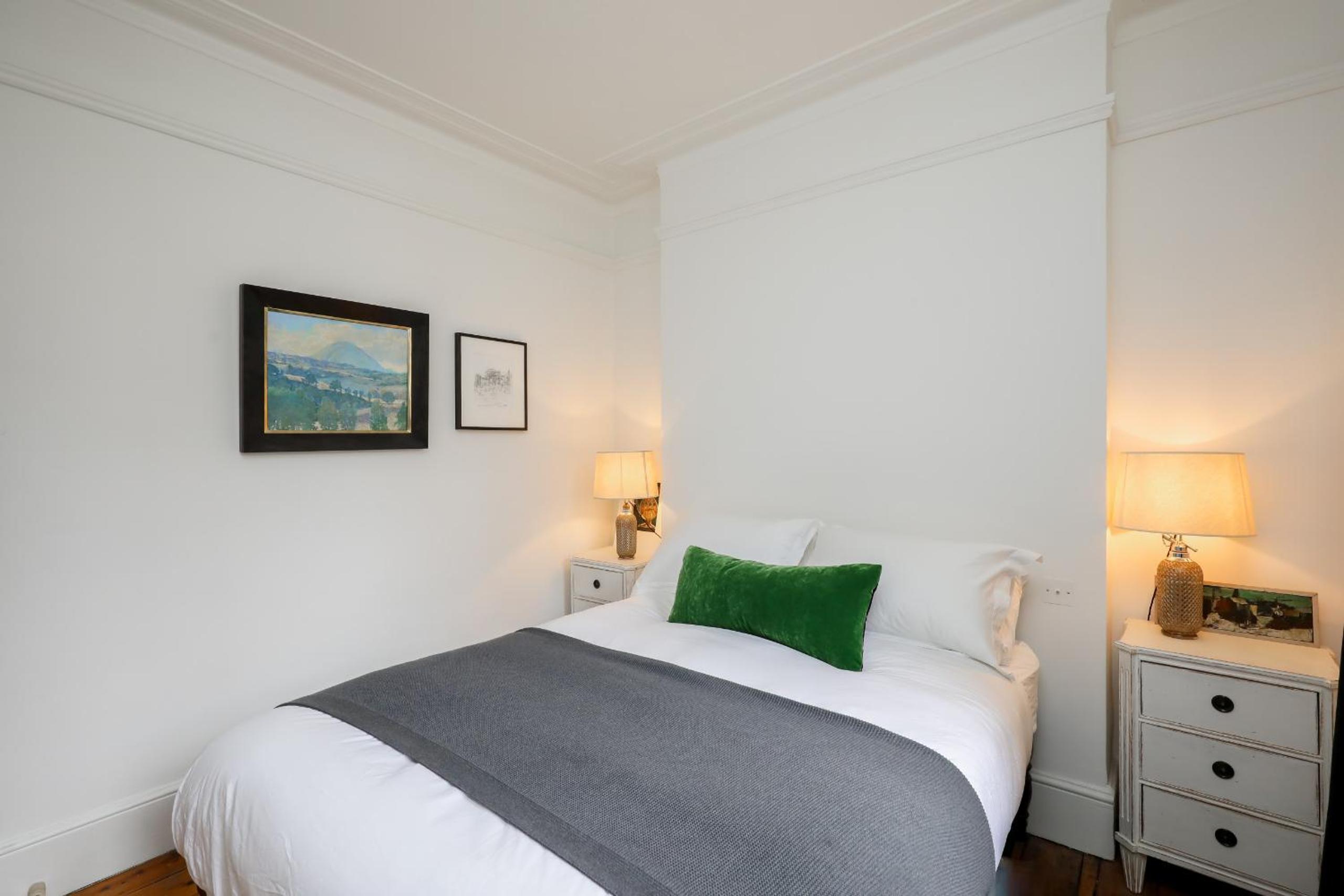 Charming West End Residence in Peaceful Fitzrovia view 4