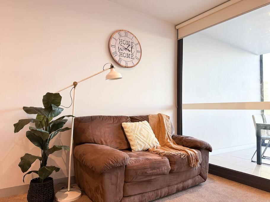 Charming Riverside Apartment near Crown Casino & MCEC