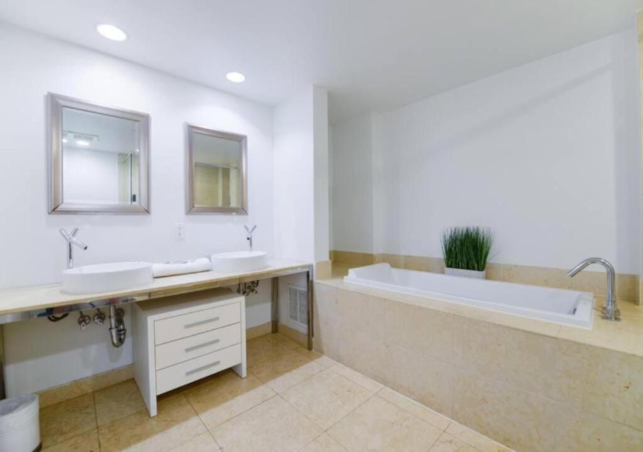 Luxury Condo with Panoramic Views at Icon Brickell