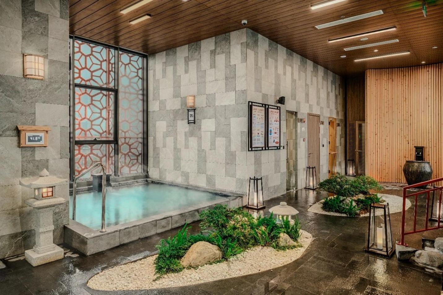 3Br Ecopark apt Onsen! Balcony lake view Free Pool view 2