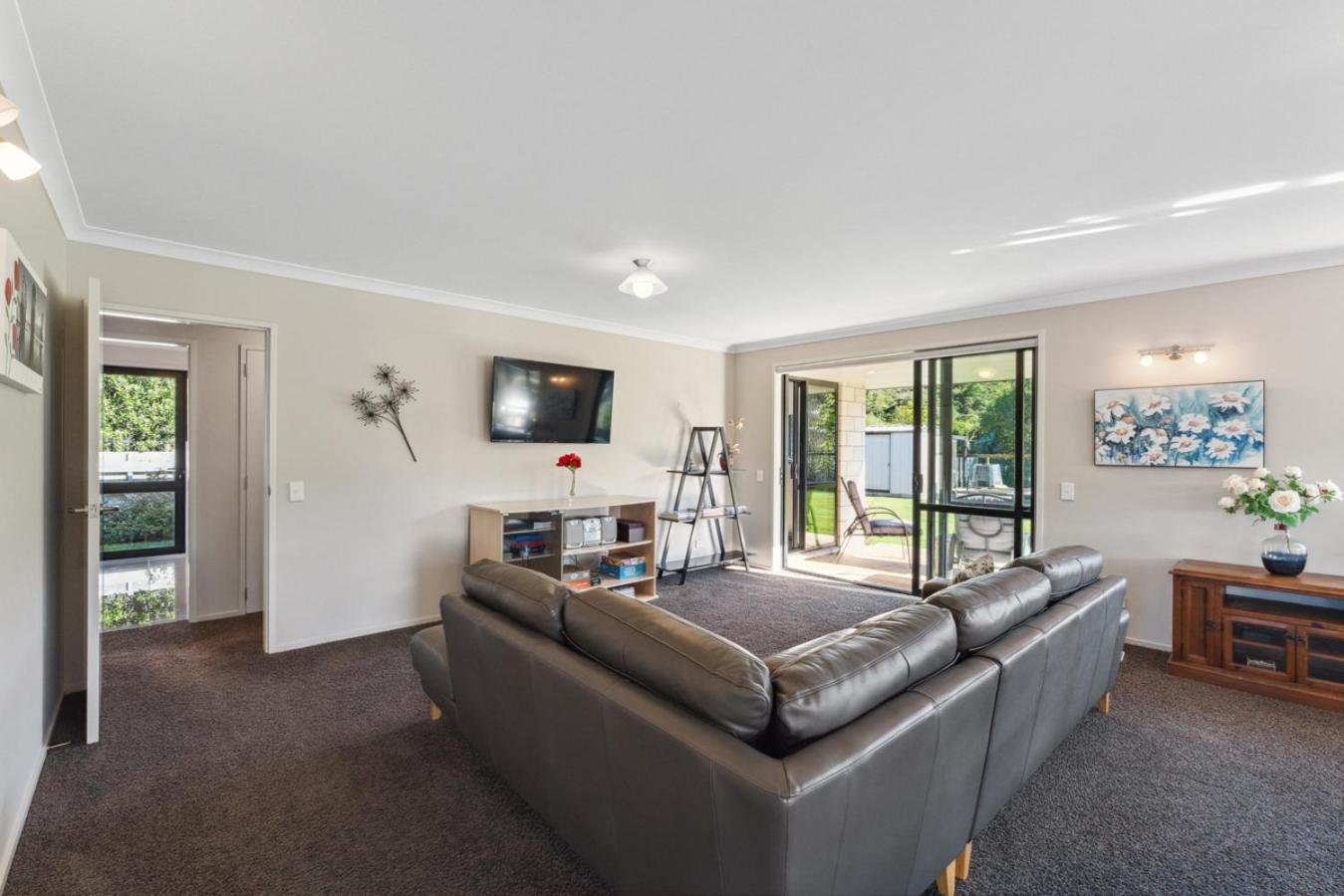 Pukeko Paradise - Kinloch