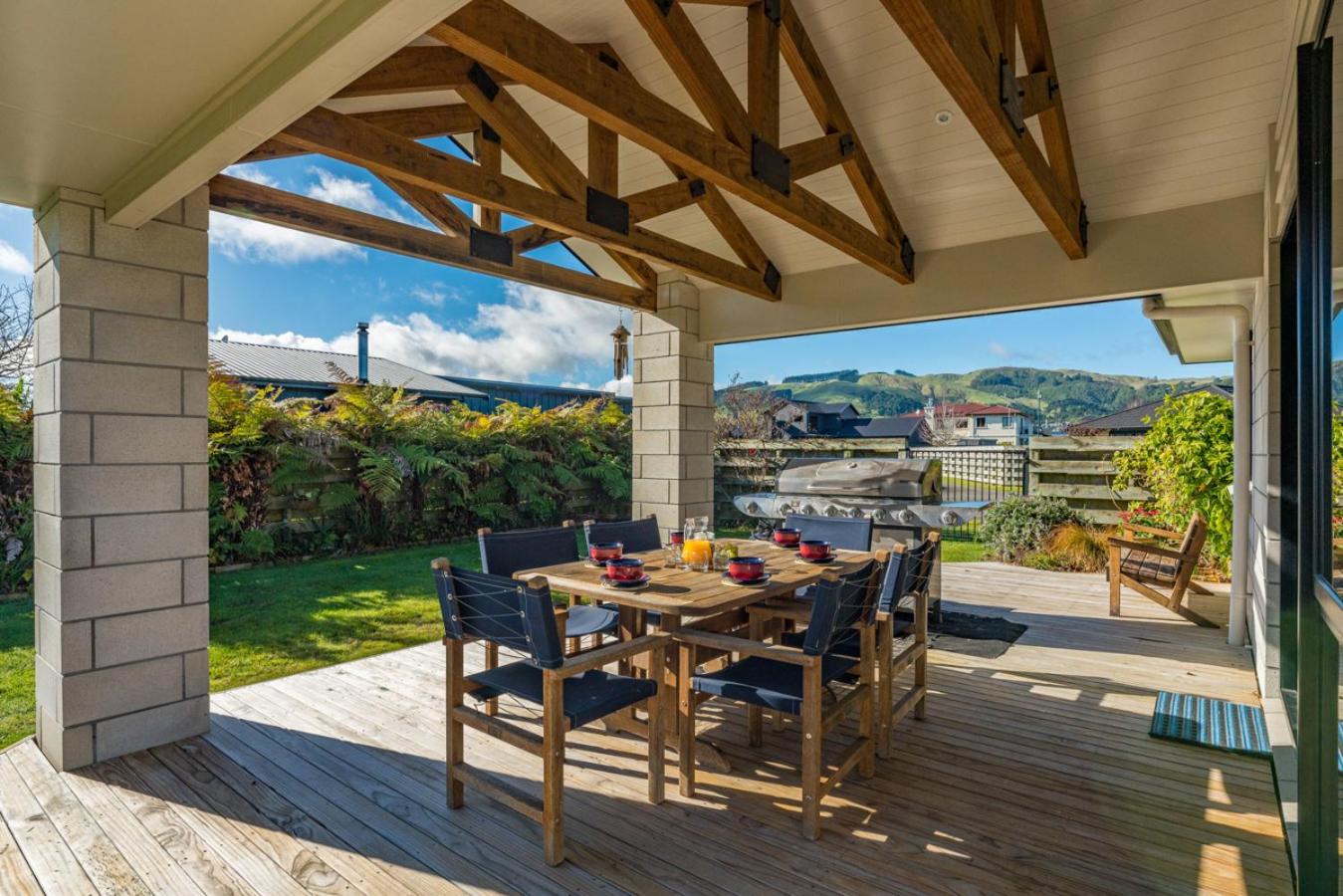 Pukeko Paradise - Kinloch