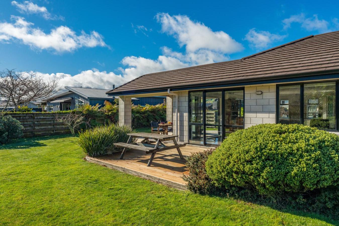 Pukeko Paradise - Kinloch