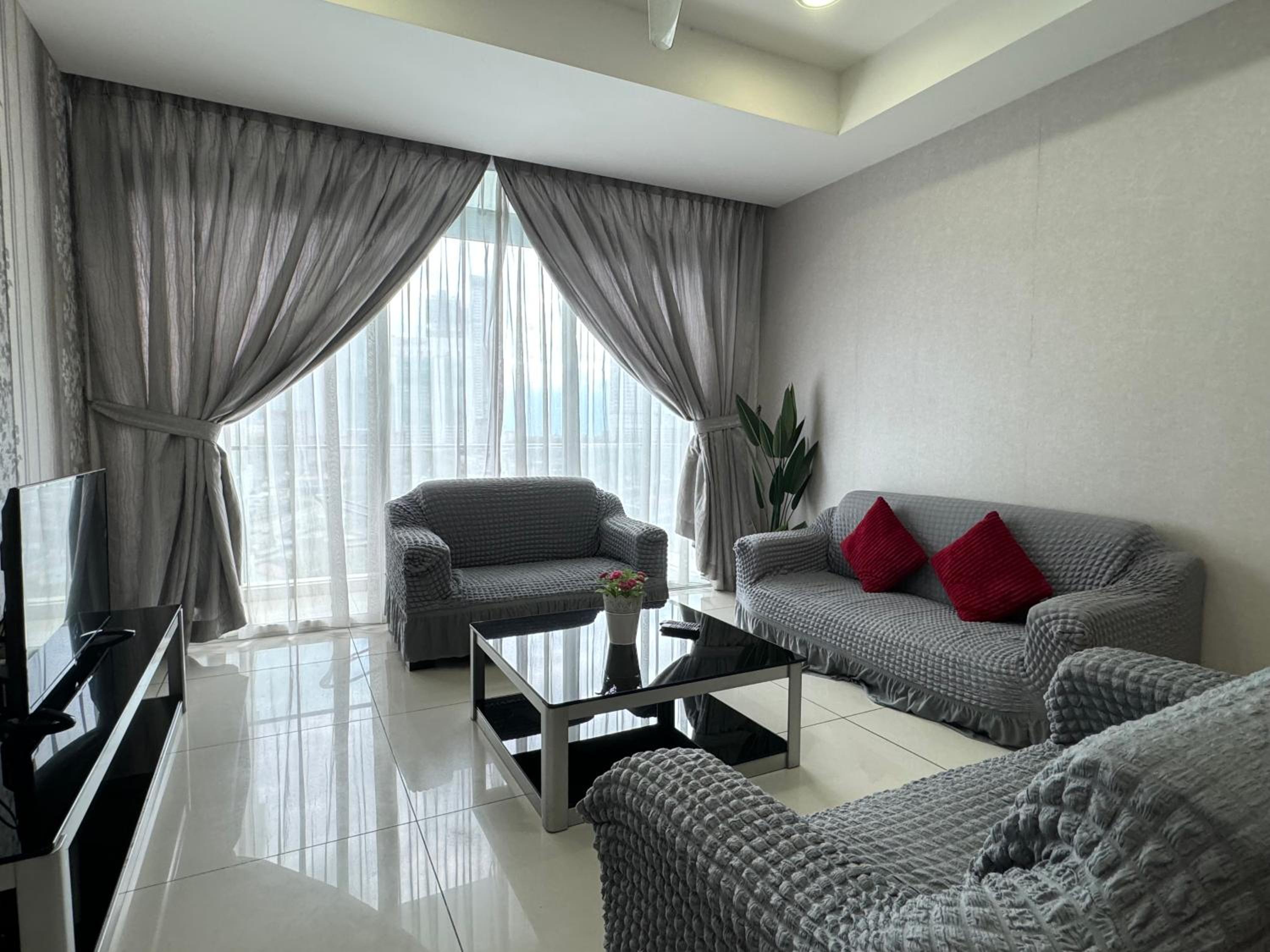 JB City Shopping Mall Apartment