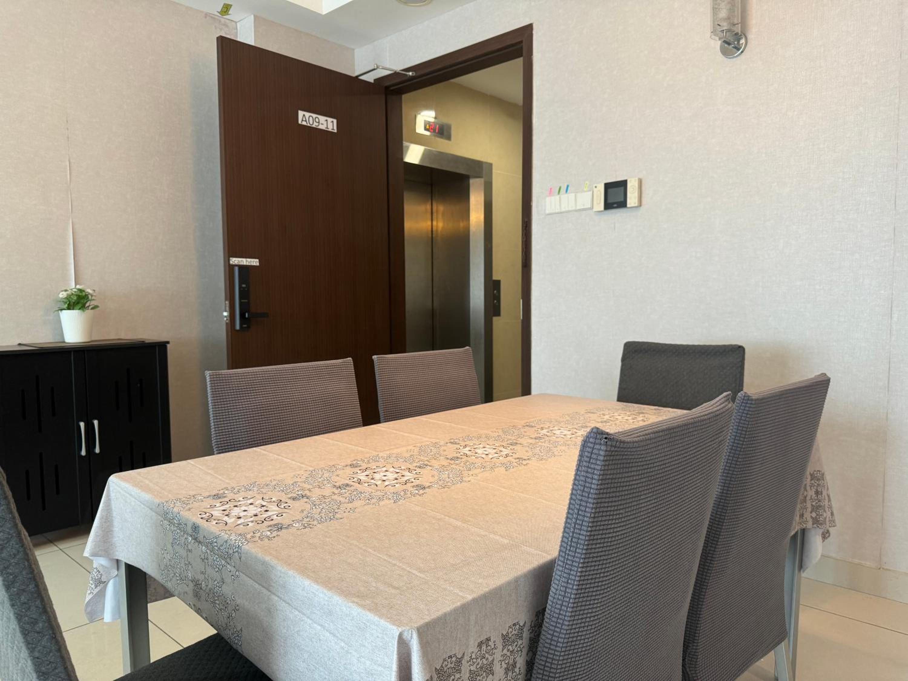 JB City Shopping Mall Apartment