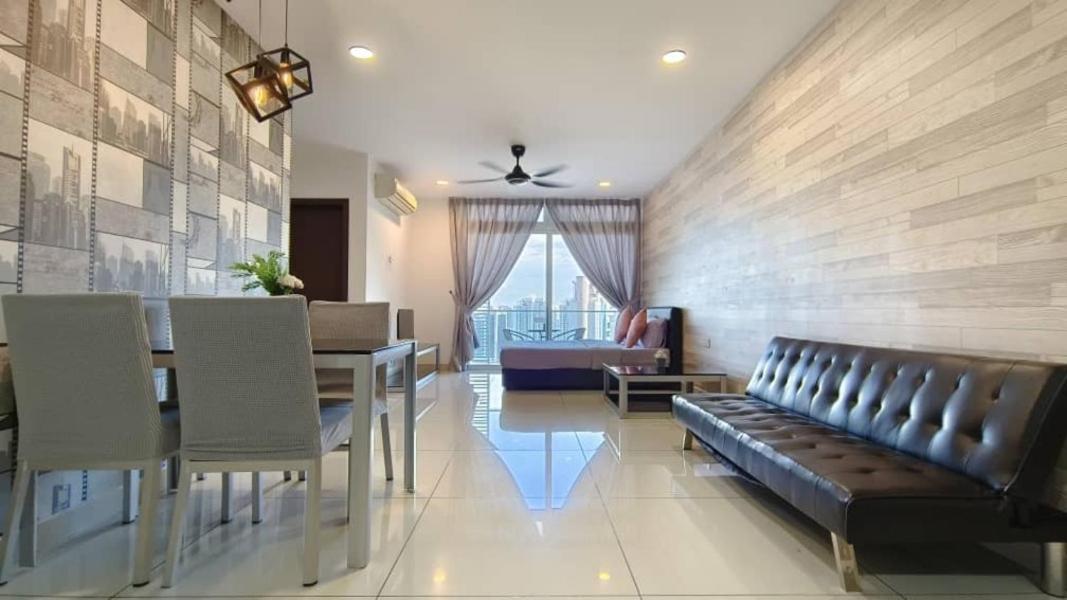 JB City Shopping Mall Apartment