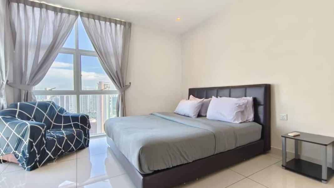 JB City Shopping Mall Apartment