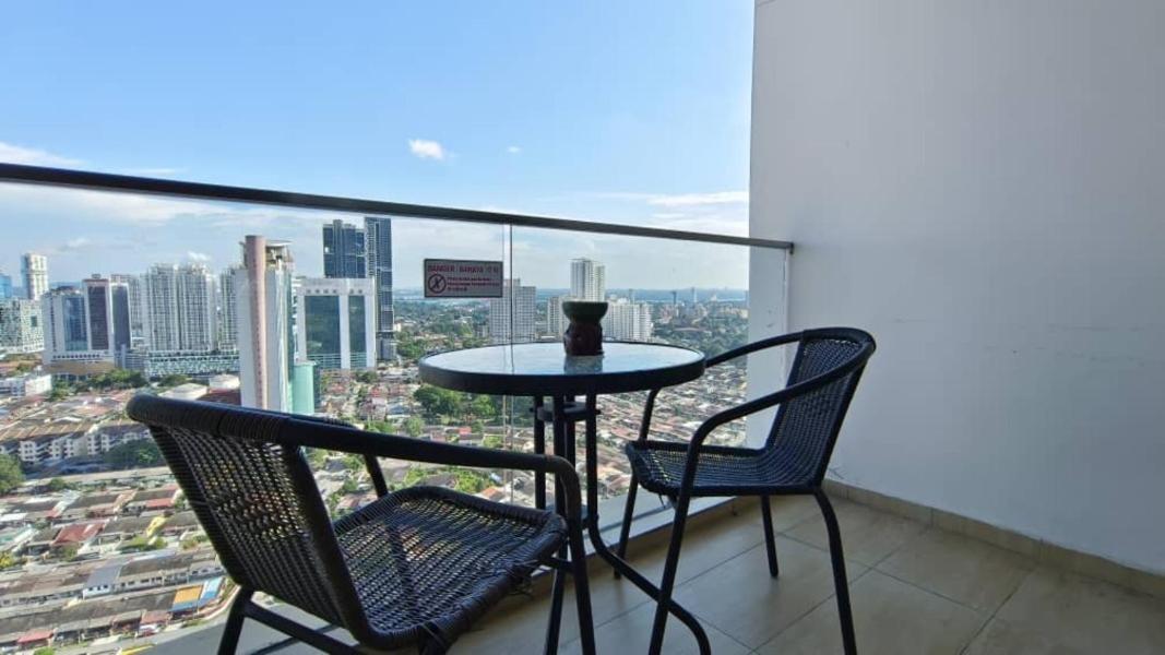 JB City Shopping Mall Apartment