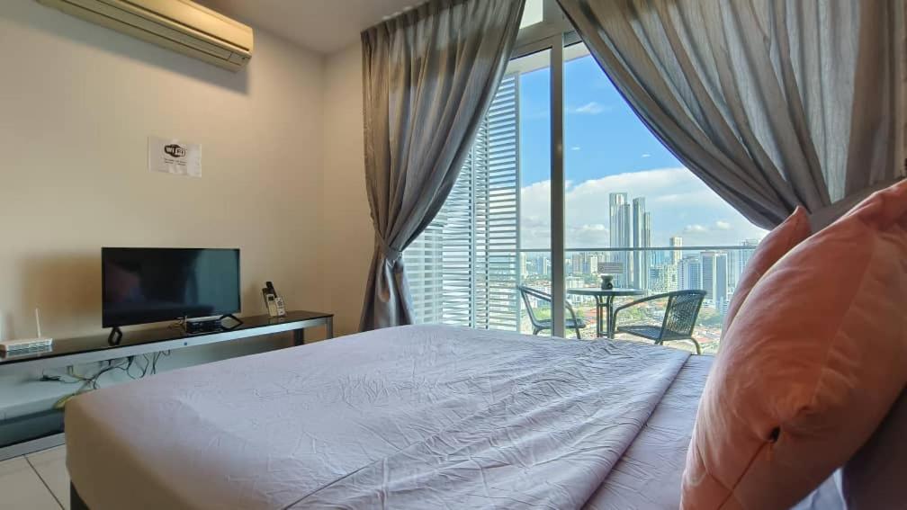 JB City Shopping Mall Apartment