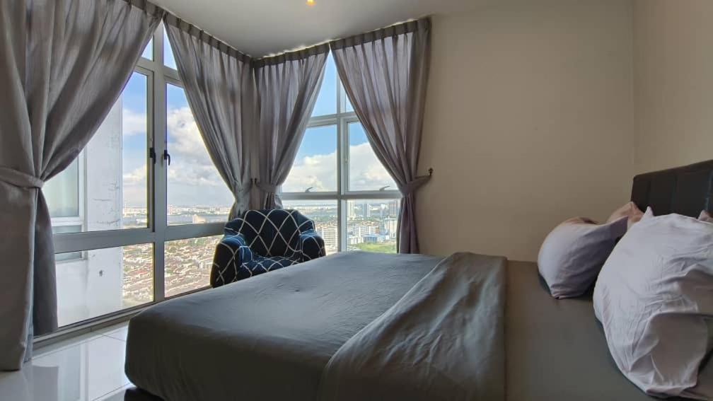 JB City Shopping Mall Apartment