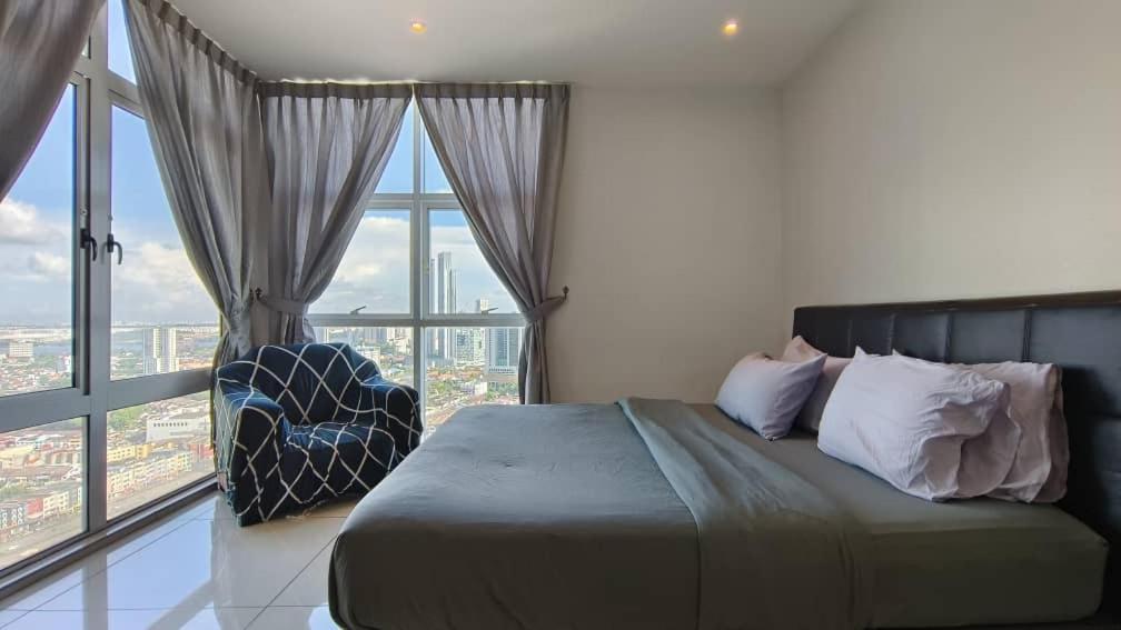 JB City Shopping Mall Apartment