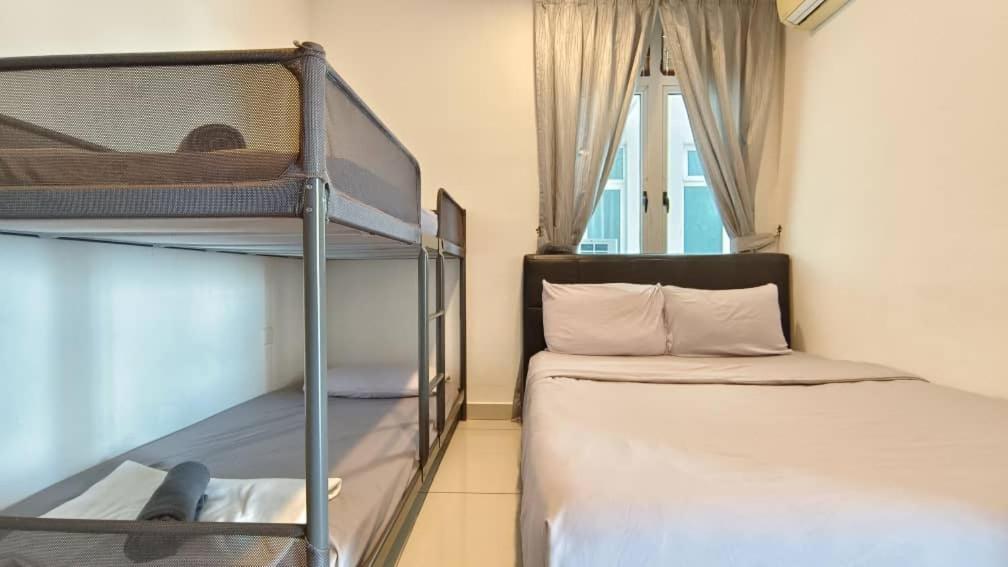 JB City Shopping Mall Apartment