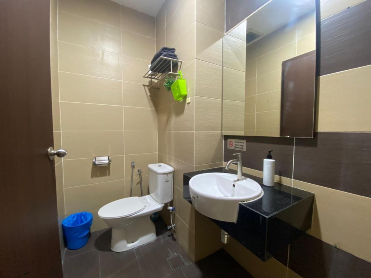 JB City Shopping Mall Apartment