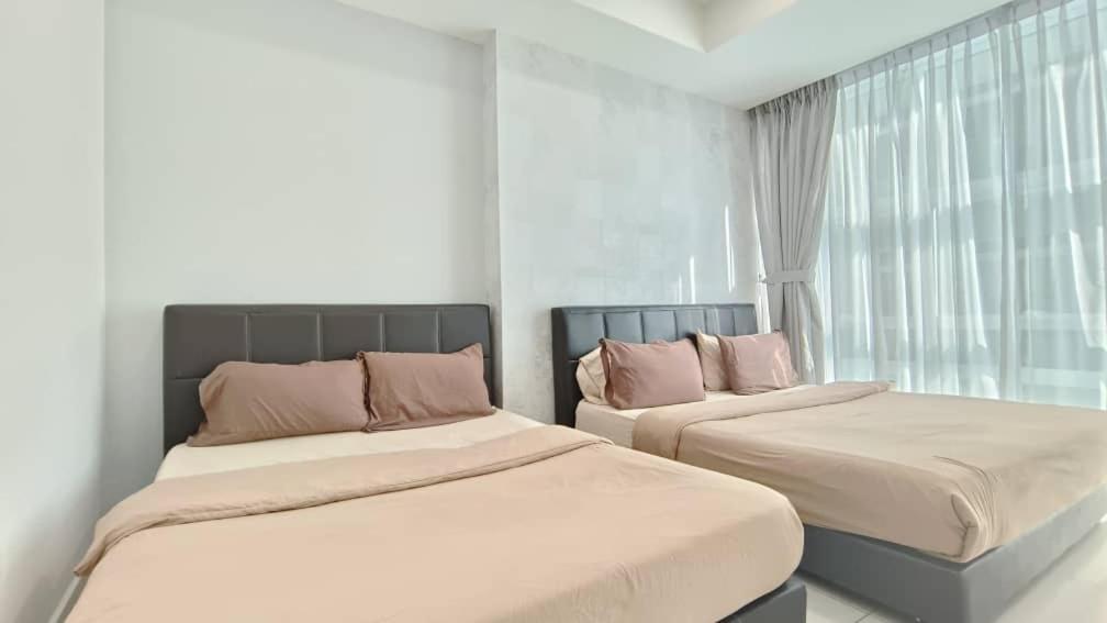 JB City Shopping Mall Apartment