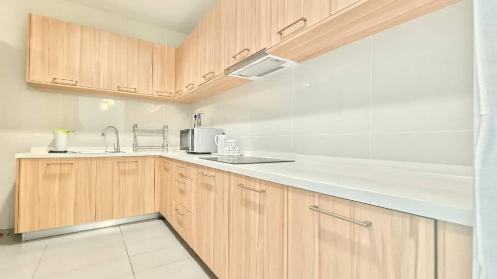 JB City Shopping Mall Apartment