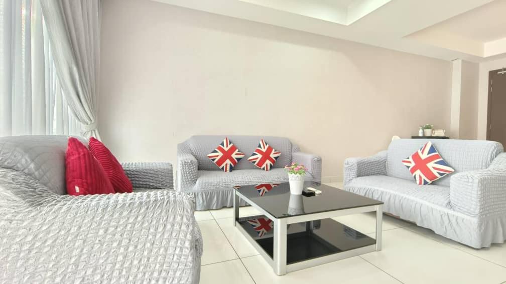 JB City Shopping Mall Apartment
