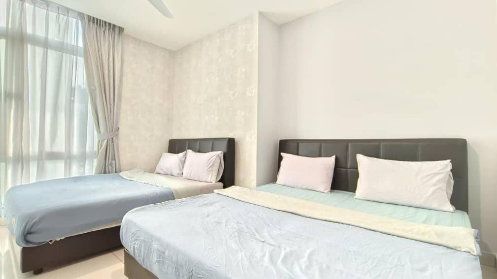 JB City Shopping Mall Apartment
