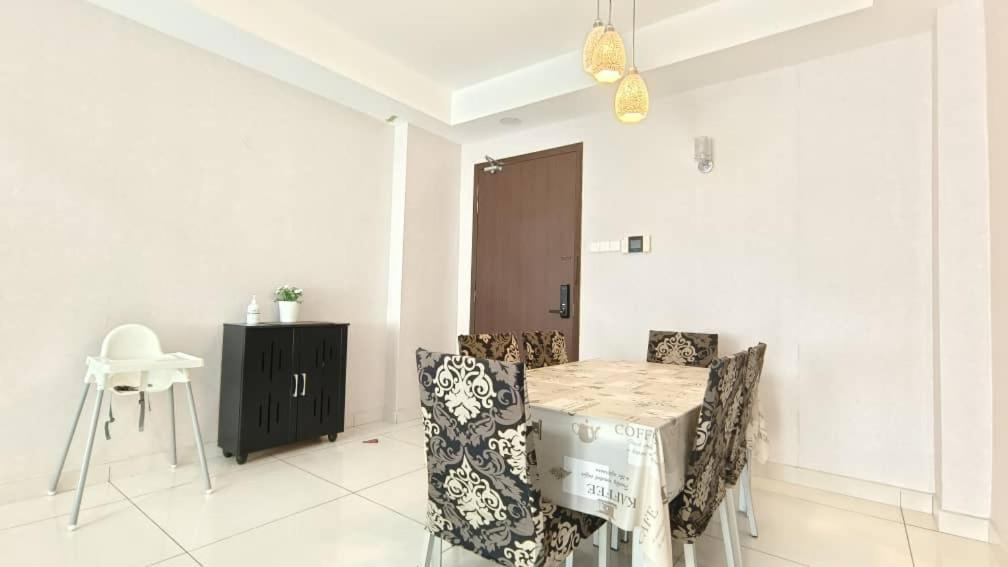 JB City Shopping Mall Apartment