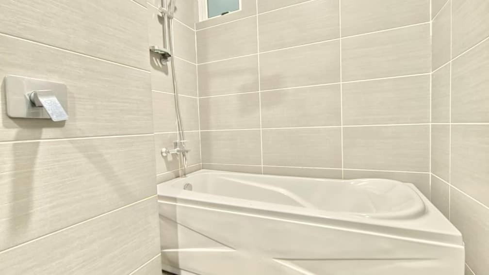 JB City Shopping Mall Apartment