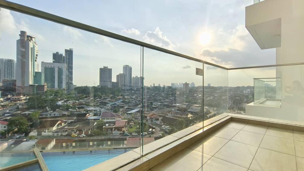 JB City Shopping Mall Apartment