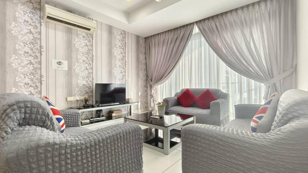 JB City Shopping Mall Apartment