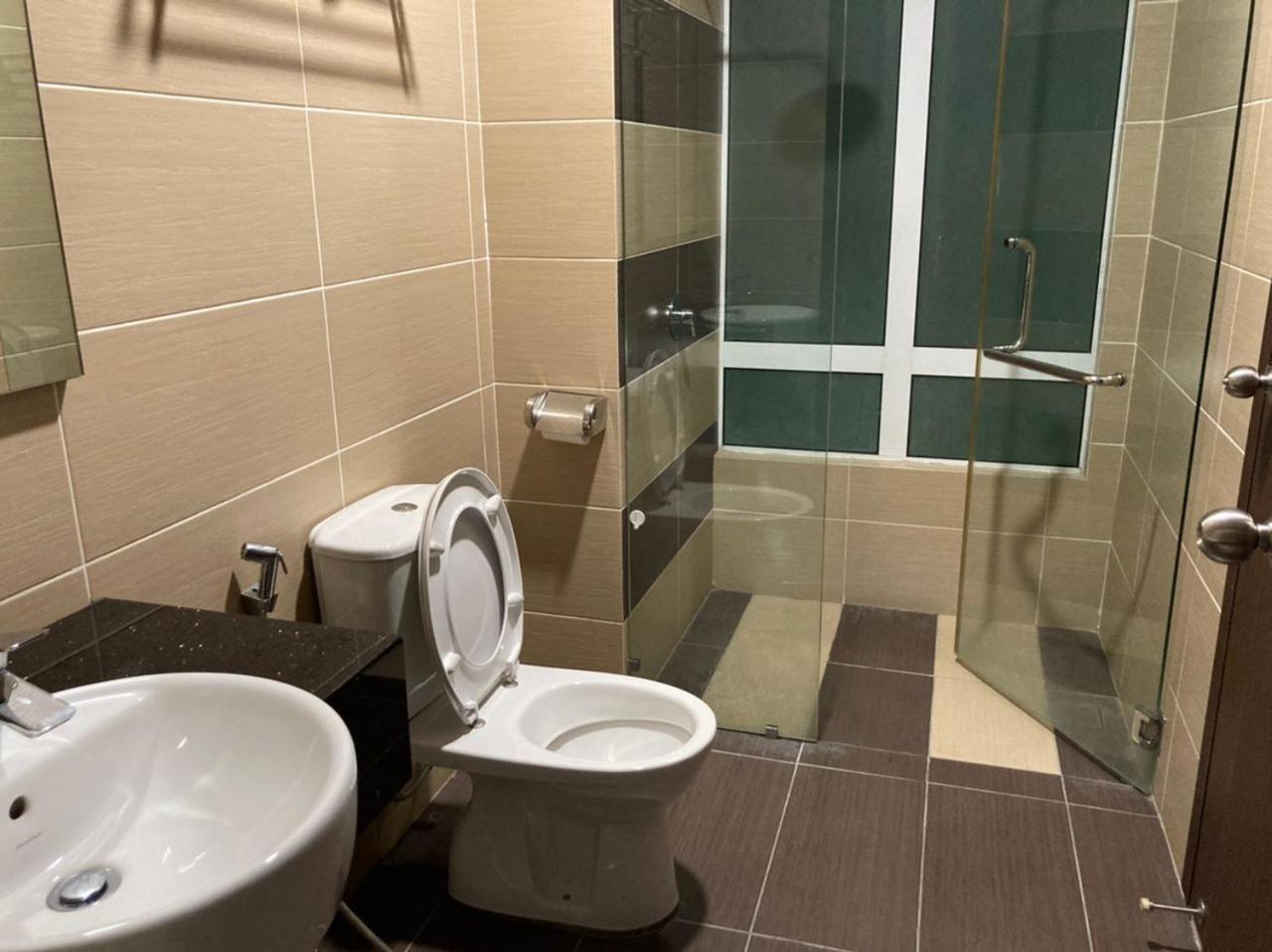 JB City Shopping Mall Apartment