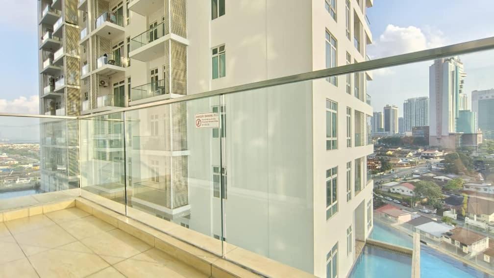 JB City Shopping Mall Apartment