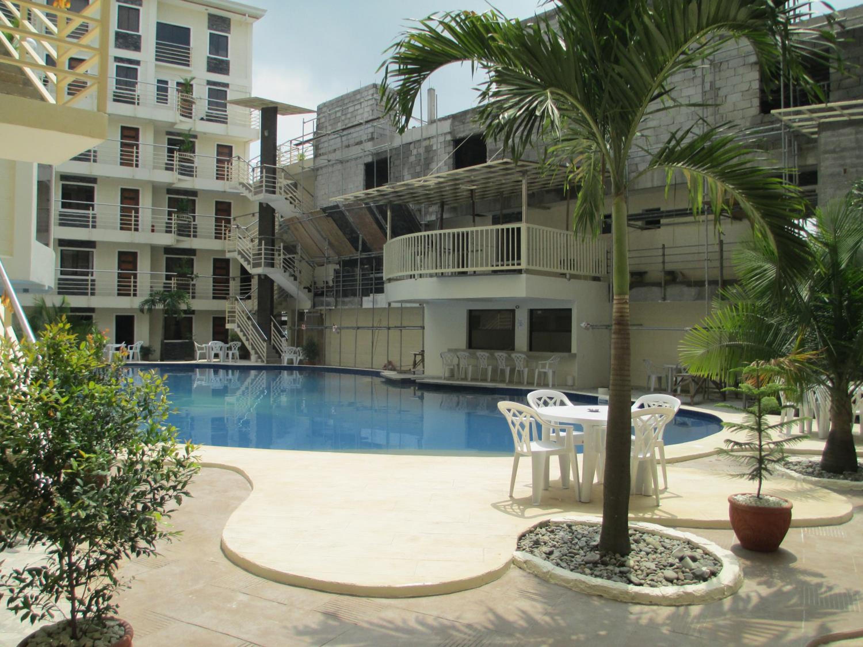 KANDI B11, Poolside, Free Netflix, 250 MBPS, 55" Smart TV, Deluxe King Bed, Fully Equipped Kitchen, Electric is Xtra view 3