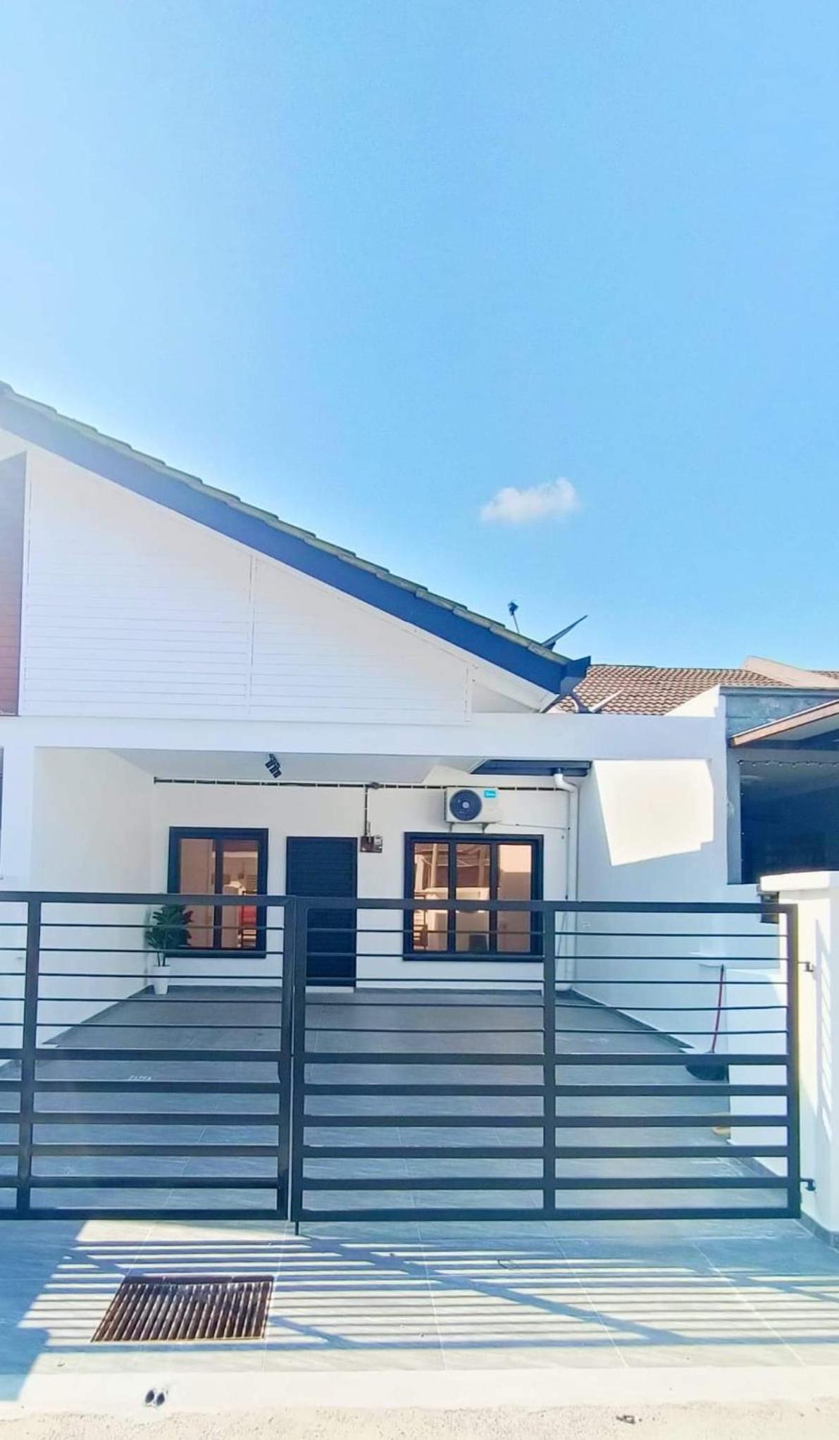3 BEDROOMS THE Nadraa GUESTHOUSE KLIA photo 1