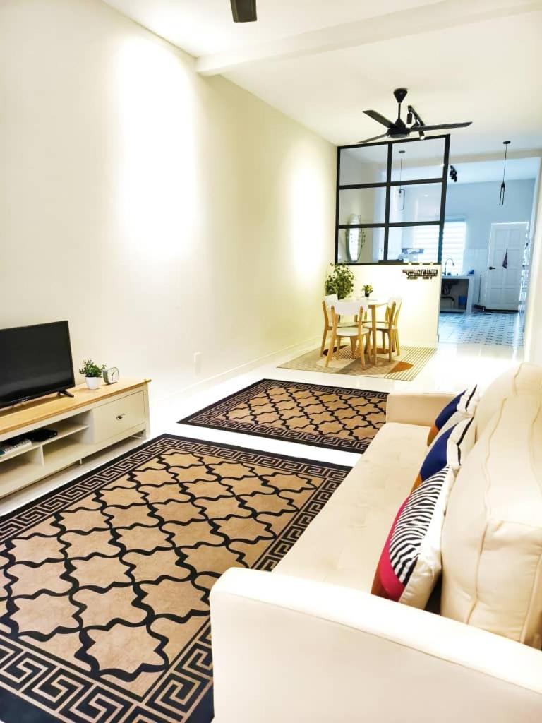 3 BEDROOMS THE Nadraa GUESTHOUSE KLIA photo 2