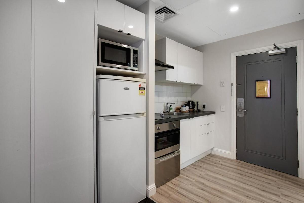 Cozy Studio Retreat in the City view 3