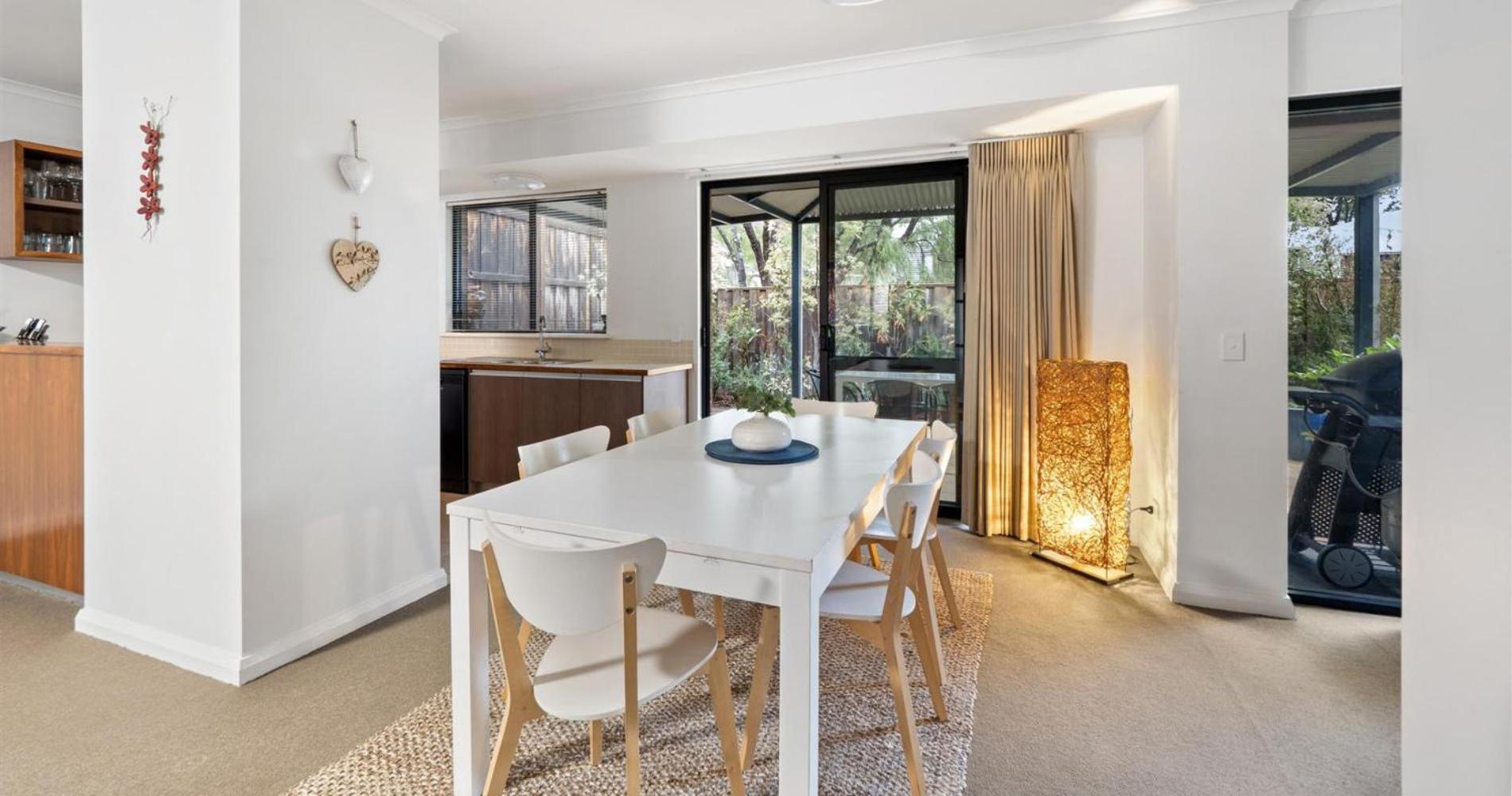 Forest Edge Villa - Family Friendly - Walk To Town