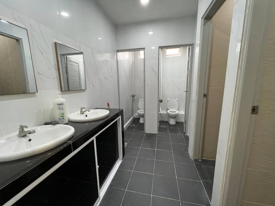 Jk KingCentreHotel A1 9pax 8 Beds 3BedR 3BathR photo 4