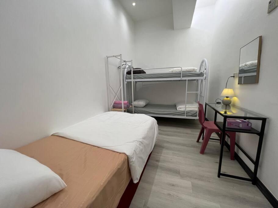 Jk KingCentreHotel A1 9pax 8 Beds 3BedR 3BathR photo 2