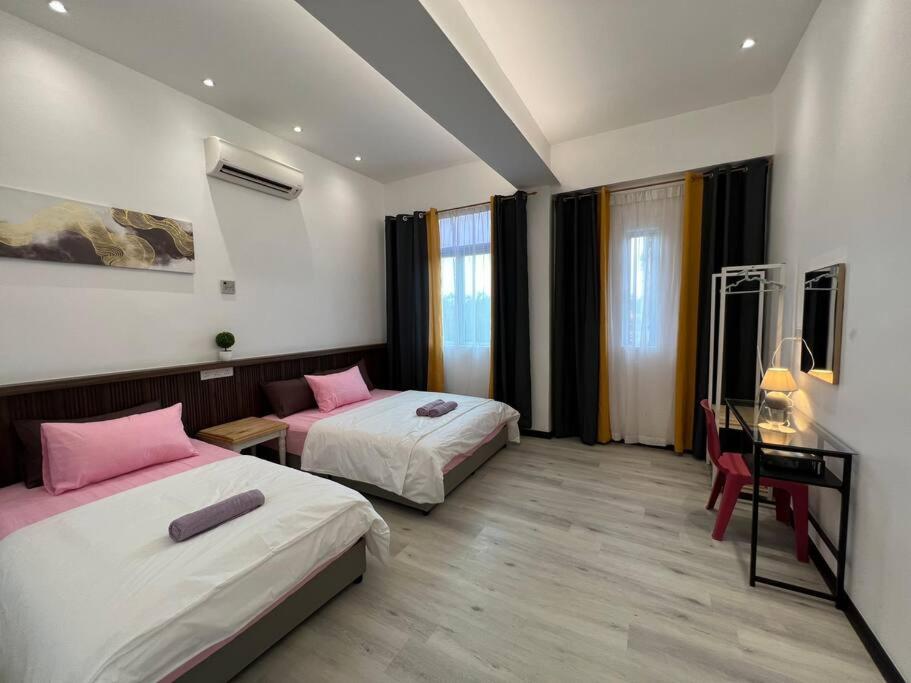 Jk KingCentreHotel A2 9pax 8 Beds 3BedR 2BathR photo 8