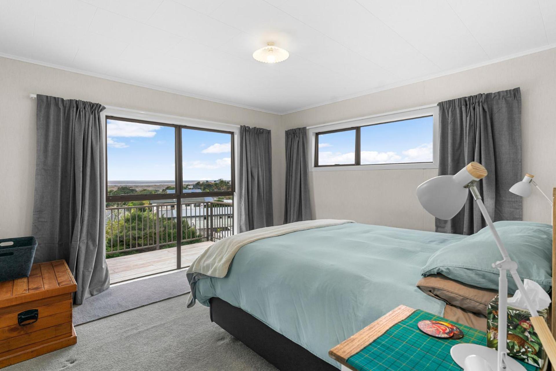 Seaview Lookout - Mangawhai Heads Holiday Home view 3