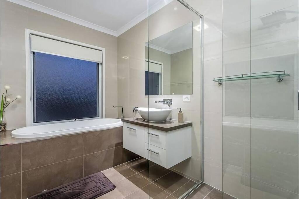 Executive Style & Location