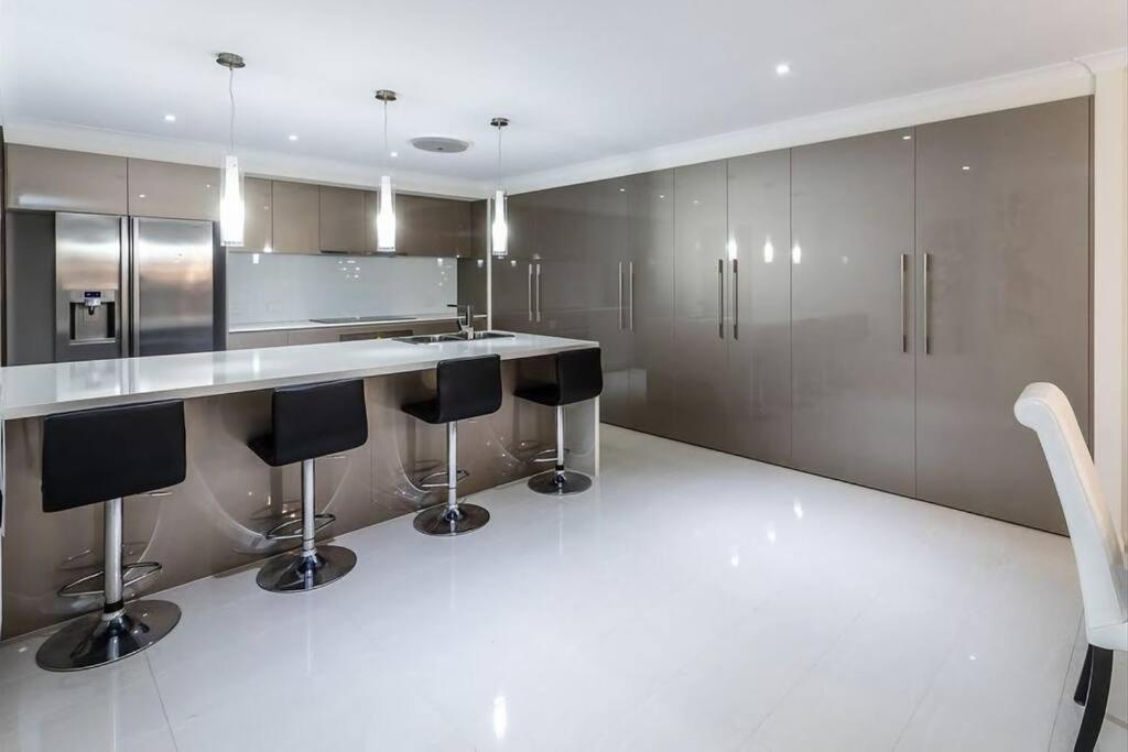 Executive Style & Location