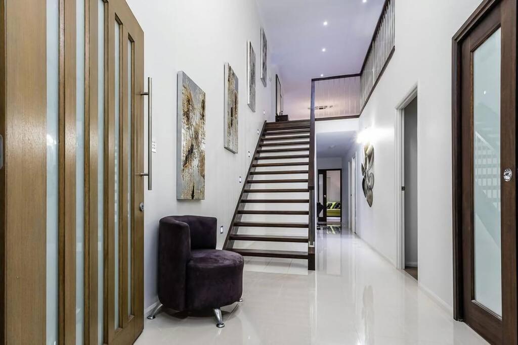 Executive Style & Location