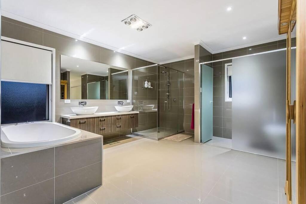 Executive Style & Location