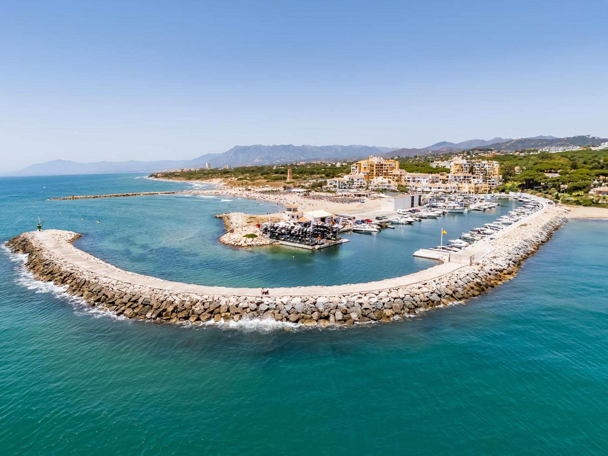 Villa Calmamar Cabopino Beachfront in Marbella